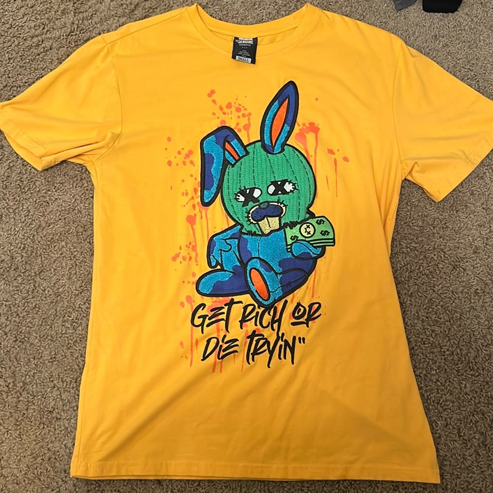 Graphic T-shirt. 60% cotton 40% polyester